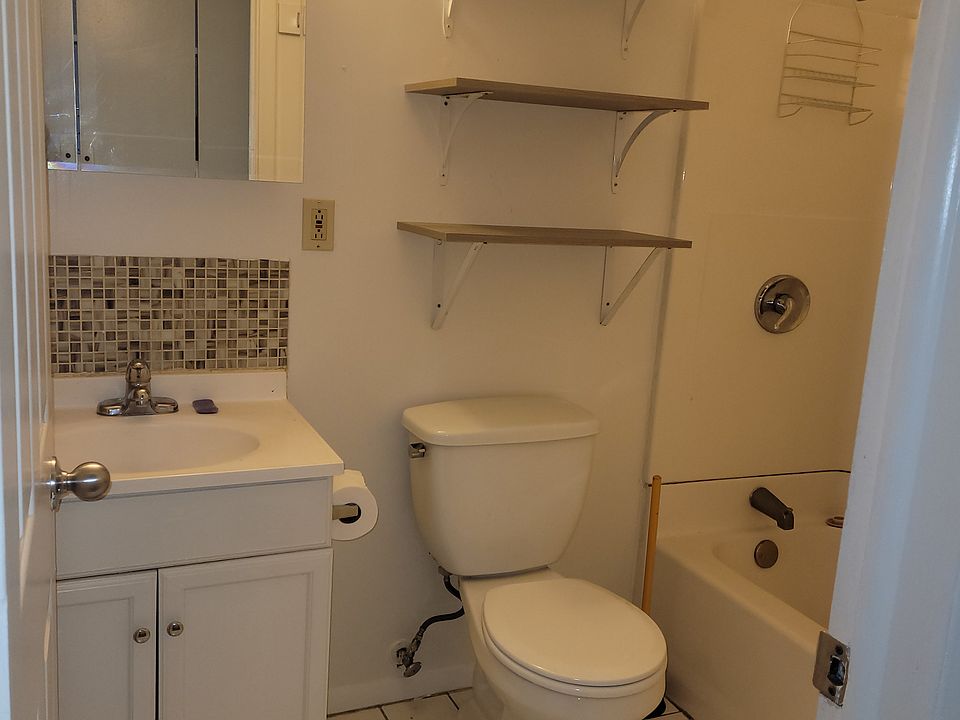 1st image of 1071 E 167th St