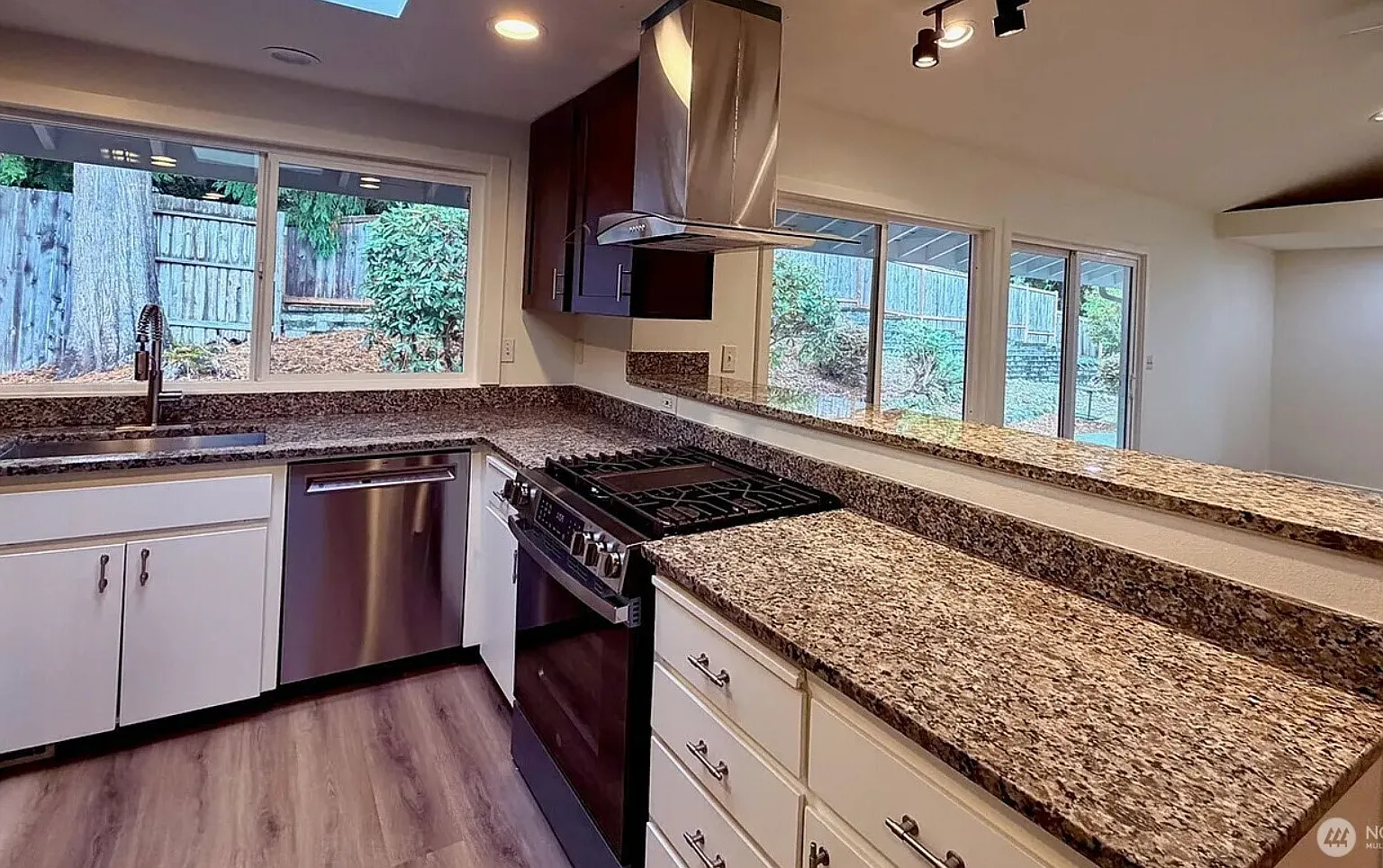 4 bed, 2720 sqft, $5,000 — Photo 2