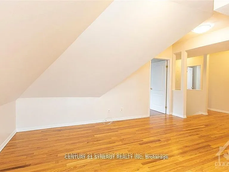 450 Maclaren St #10 — Photo 15
