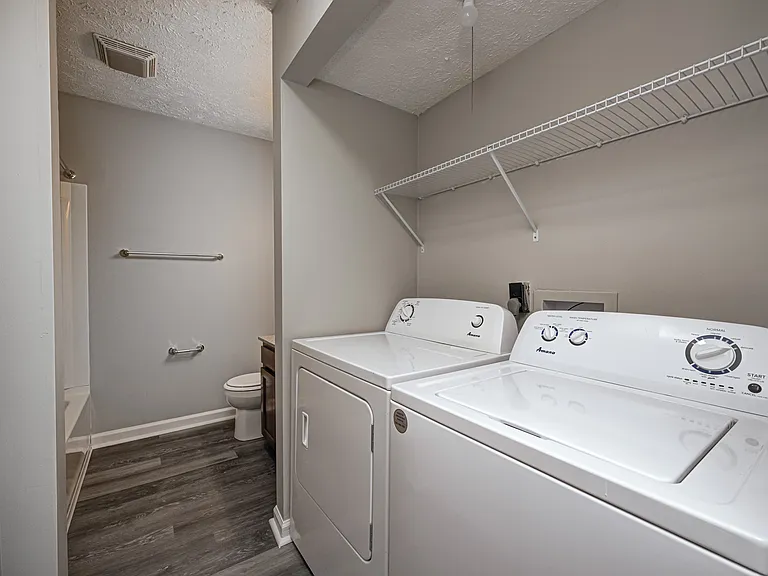 Ivy Knoll Apartments — Photo 49