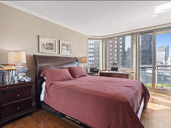 4th image of 500 W 43rd St APT 35B