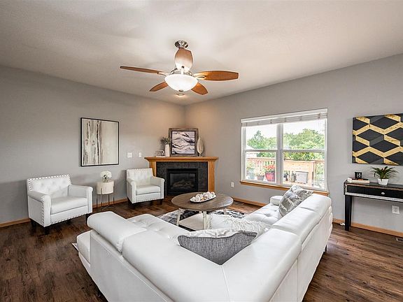 3rd image of 1550 Cook Cir