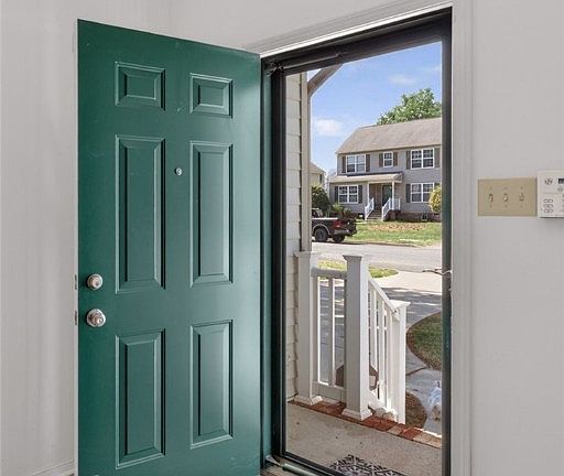 5th image of 804 Maplegrove Dr