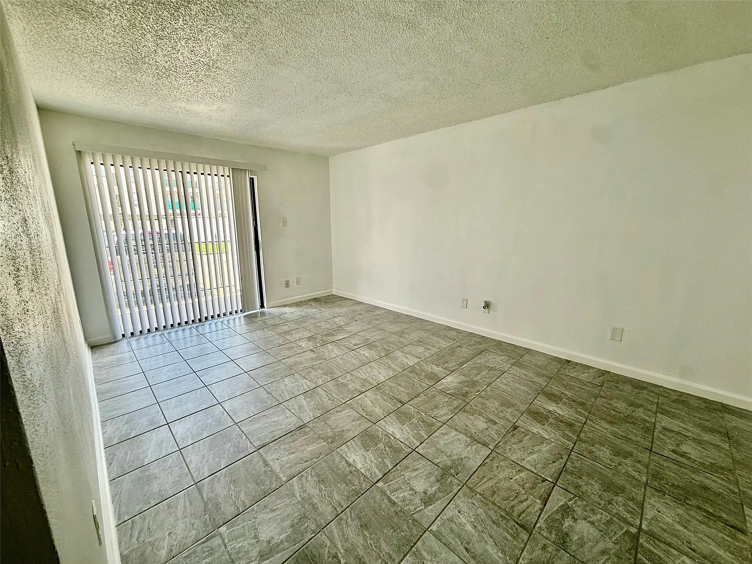 2 bed, 1.0 bath, 1000 sqft, $1,200 — Photo 3