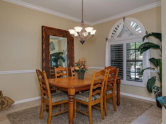 4th image of 2298 Warwick Dr