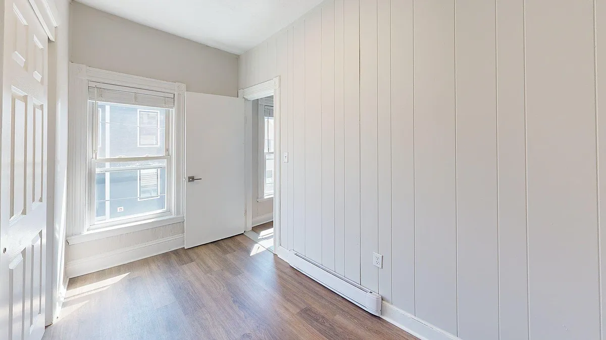 Building Photo - 44 Morris St #2