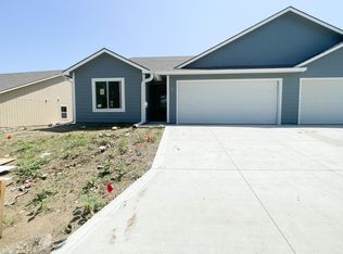 527 Oakbrook Pl, Manhattan, KS 66503