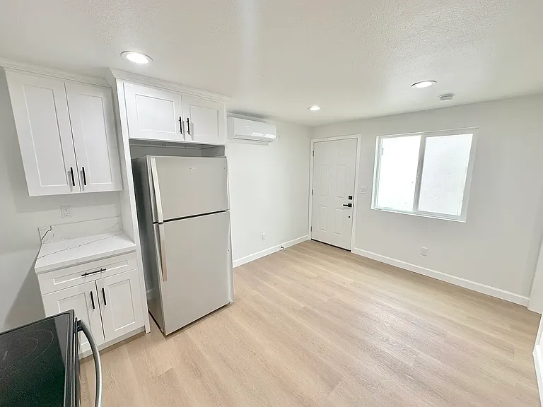 10720 1/2 Charnock Rd — Photo 7