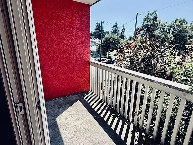 7429 Rainier Ave S — Photo 10
