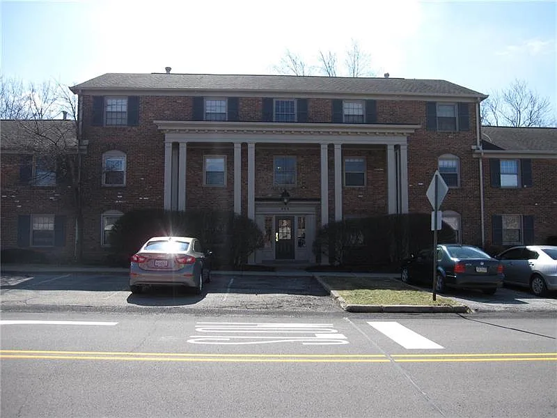 665 Robinwood Dr APT D photo 1