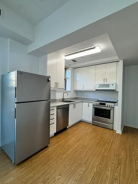 2 bed, 950 sqft, $4,200 — Photo 4