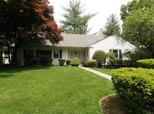 19 Stonehouse Rd, Scarsdale, NY 10583