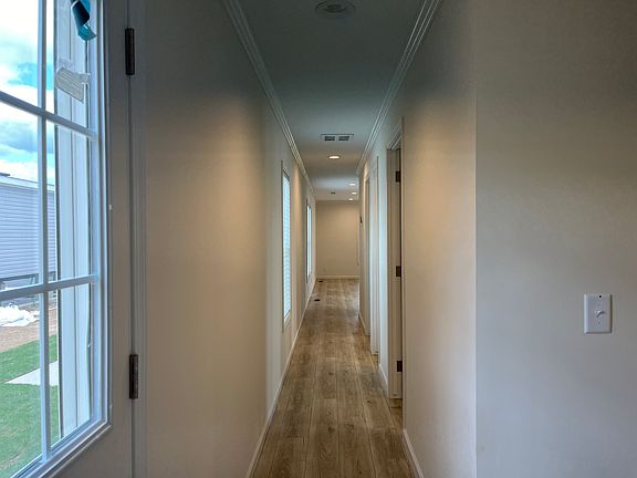 4th image of 983 Atlanta Dr