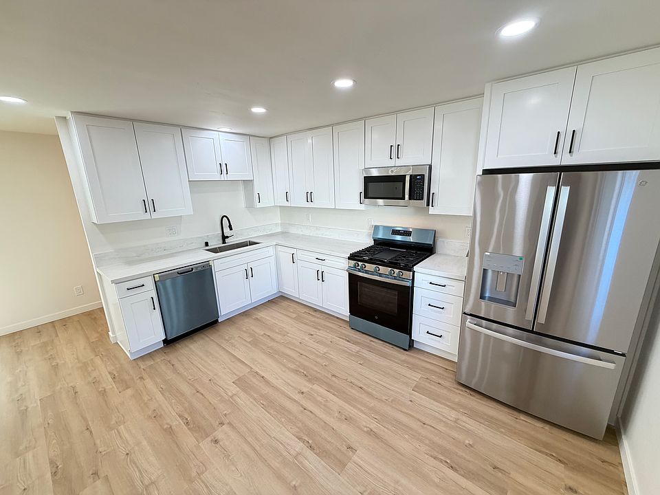1st image of 414 1st Ave #1/2