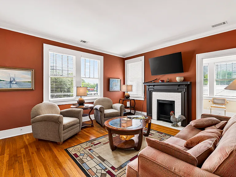 505 E 49th St #B — Photo 9