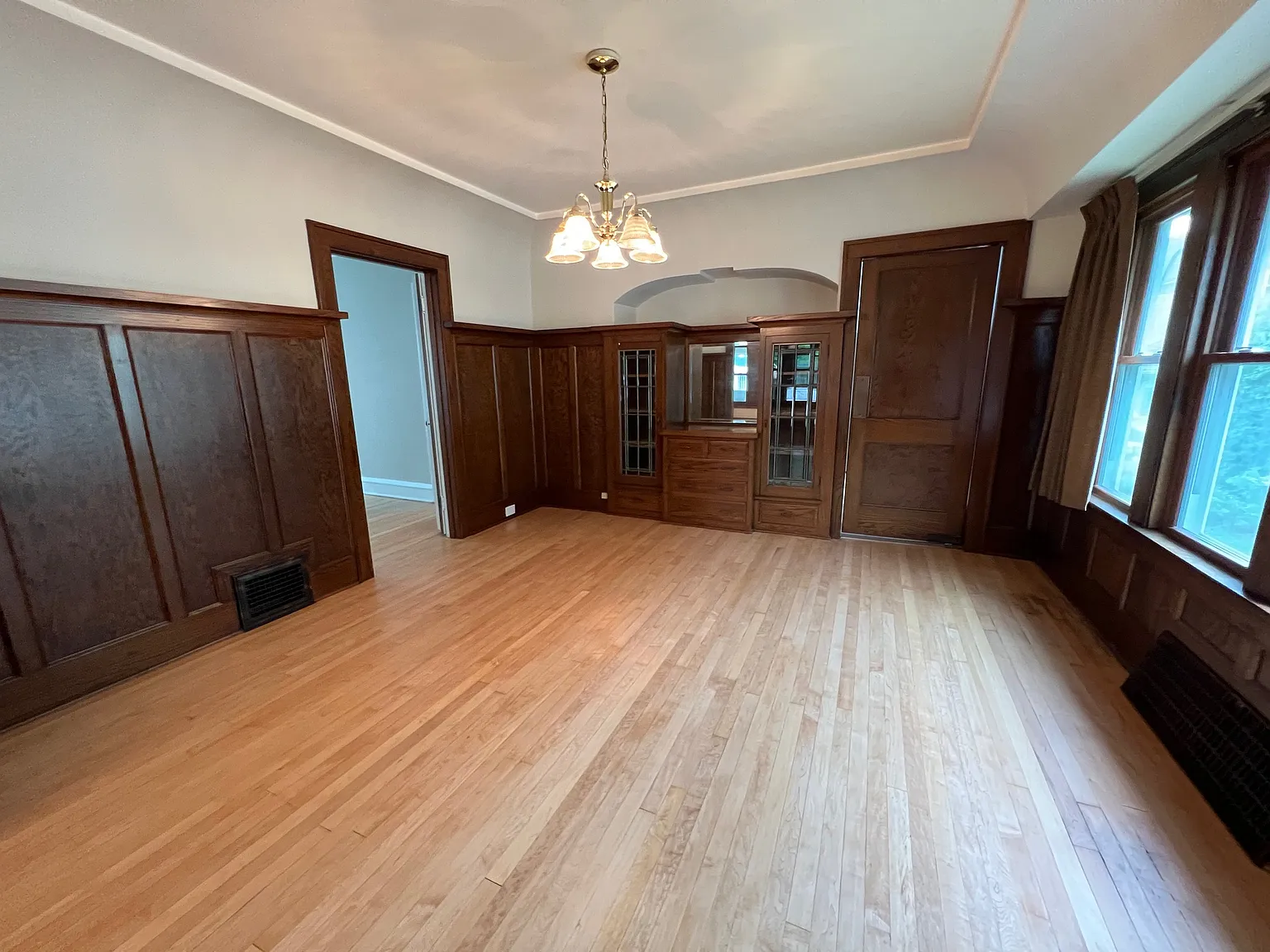 4 bed, 1.5 bath, 1911 sqft, $2,500 — Photo 4