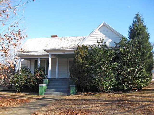 2nd image of 204 Bryant St