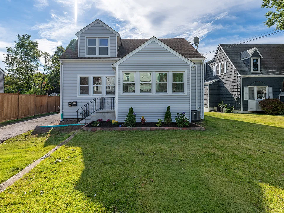 3 Devon Ave