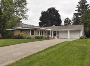 1024 Kenmoor Ave SE, Grand Rapids, MI 49546