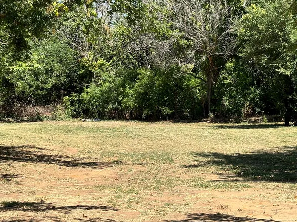 303 Halsell St, Bridgeport, TX 76426