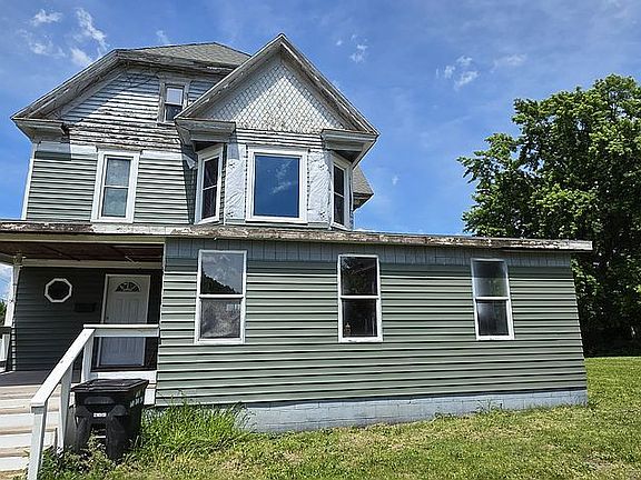 3rd image of 128 W Ritchie Ave