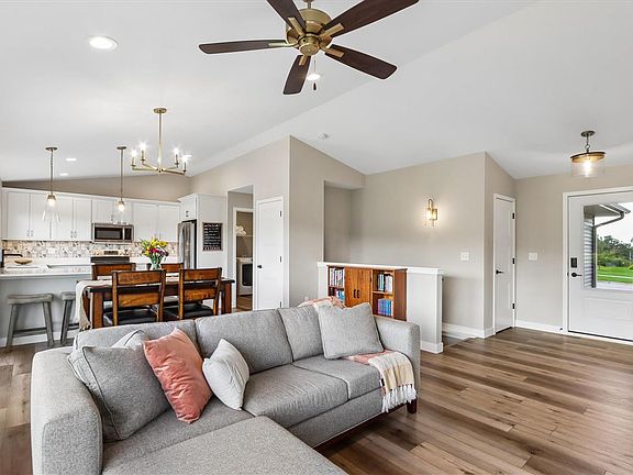 5th image of 113 Dogwood Ln