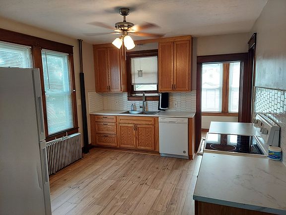 4th image of 393 S Main St