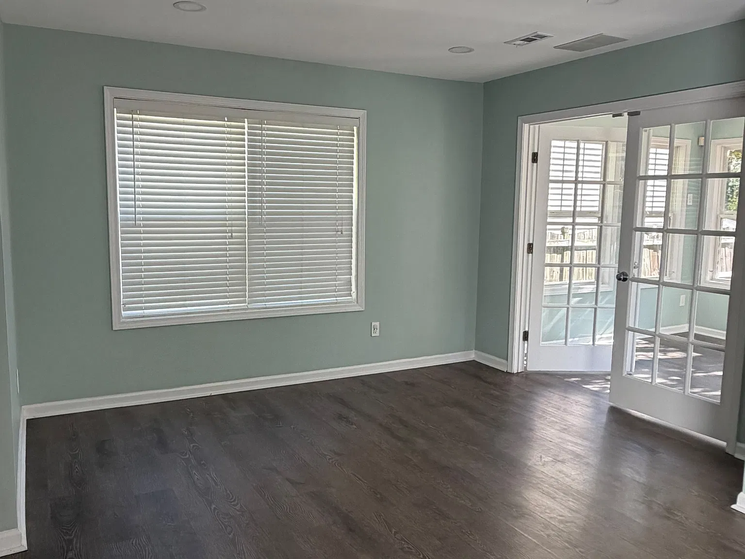 3 bed, 2.5 bath, 1670 sqft, $2,150 — Photo 4