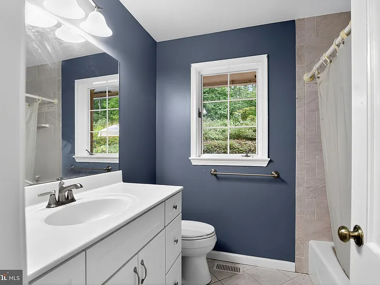 Cabin Rd — Photo 12