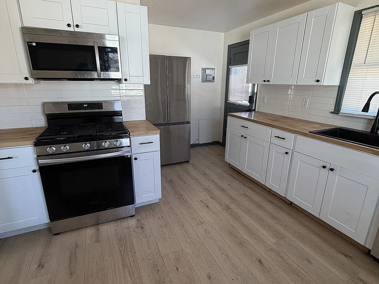 2 bed, 800 sqft, $1,600 — Photo 2