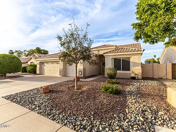 3rd image of 208 W SMOKE TREE Road