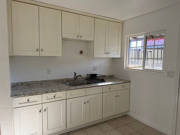 4th image of 5622 Gage Ave #1/2