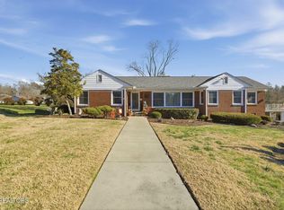 400 Eagle Bend Ln, Clinton, TN 37716