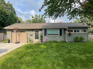 1223 16th St, Bettendorf, IA 52722