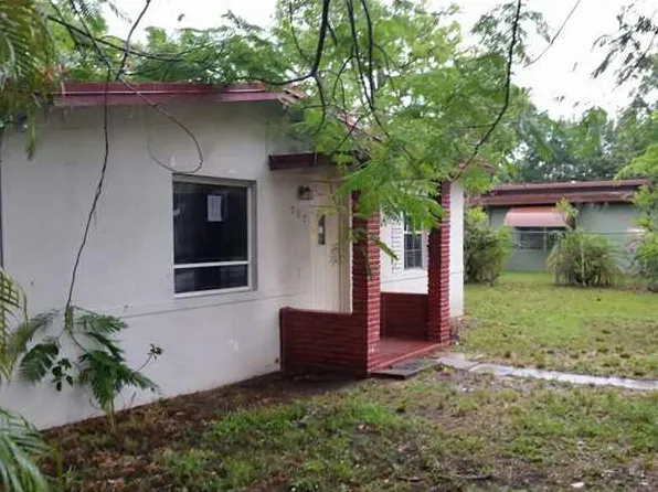 595 NW 140th Ter, North Miami, FL 33168