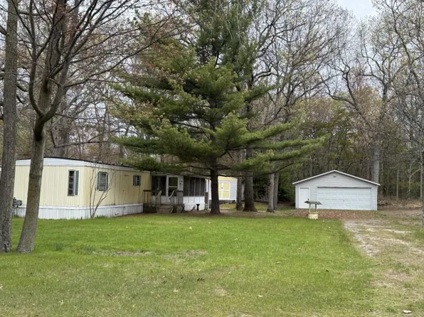 5698 Oakridge Dr, Caseville, MI 48725