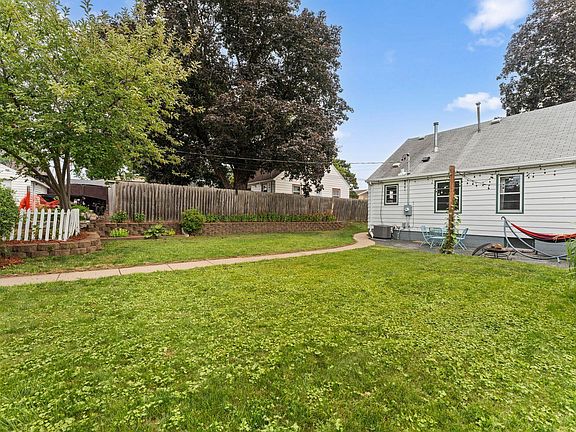 4th image of 519 Mill St NE