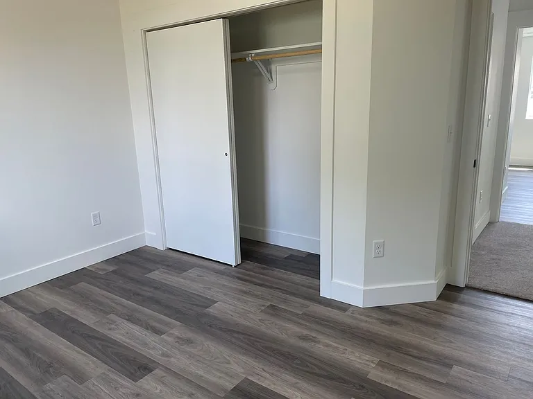 1008 W Charlotte St — Photo 14