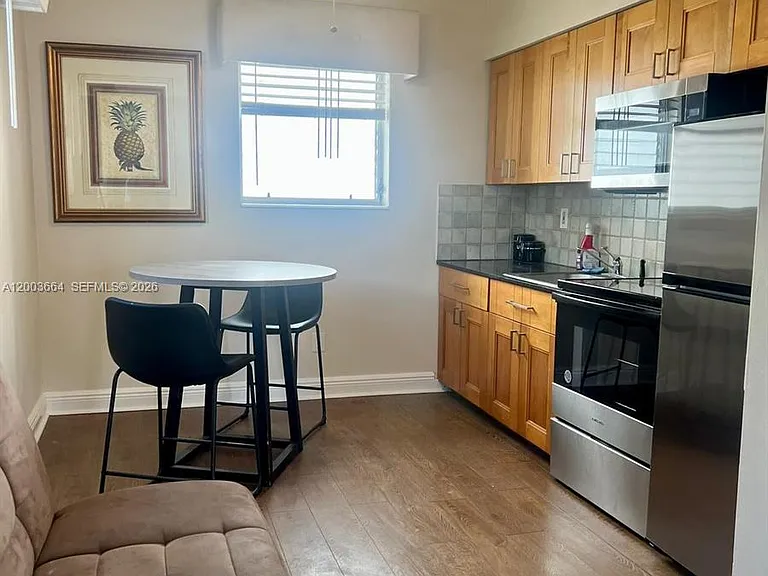 740 Michigan Ave #10 — Photo 3