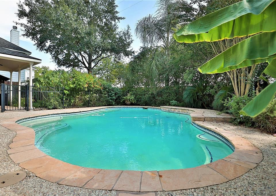 2nd image of 11819 Lakewood Hills Dr
