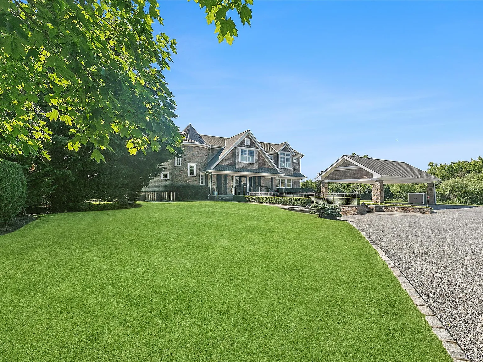 6 bed, 5.5 bath, 5896 sqft, $100,000 — Photo 3