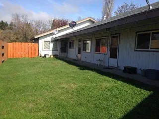 404 E Ivy St — Photo 2
