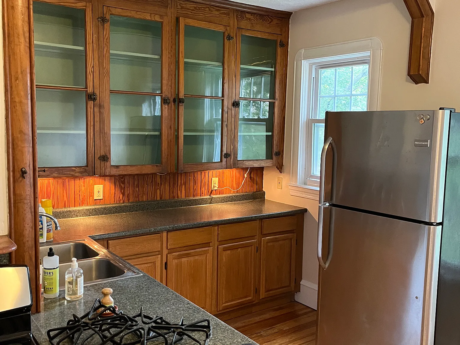 4 bed, 2756 sqft, $3,100 — Photo 2
