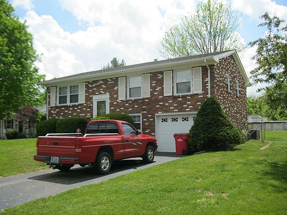 3rd image of 113 Redwood Dr