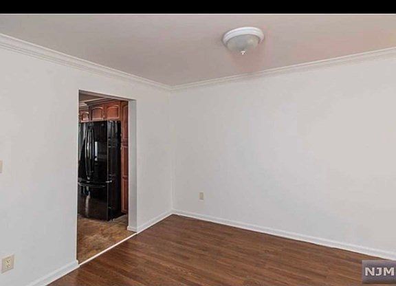 5th image of 871 Alexandria Ct