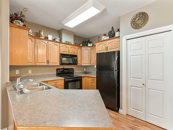 4th image of 4128 47th St #102
