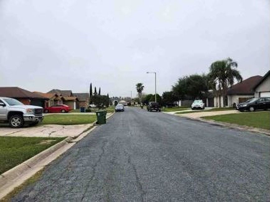 Exterior Neighborhood (street photo)