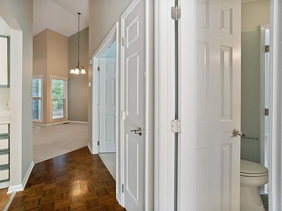 4th image of 146 Renwick Ct