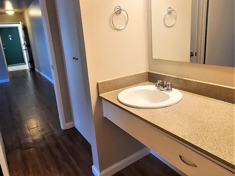 Hacienda Apartments — Photo 18