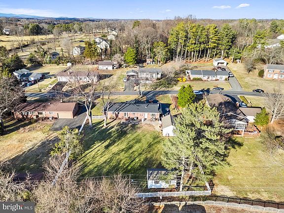 5th image of 19494 Williams Dr